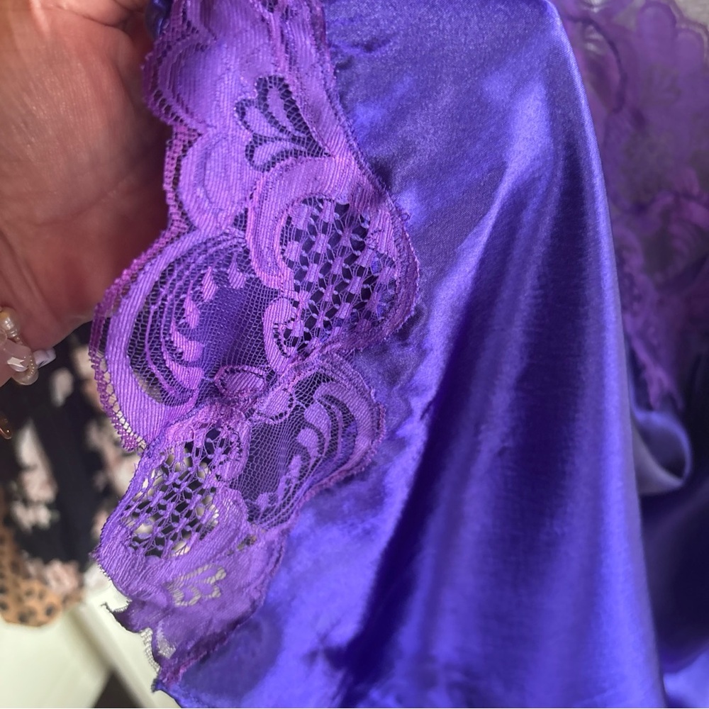 Vintage Victoria's Secret Gold Label Purple Satin Lace Slip Size Large - Picture 5 of 5